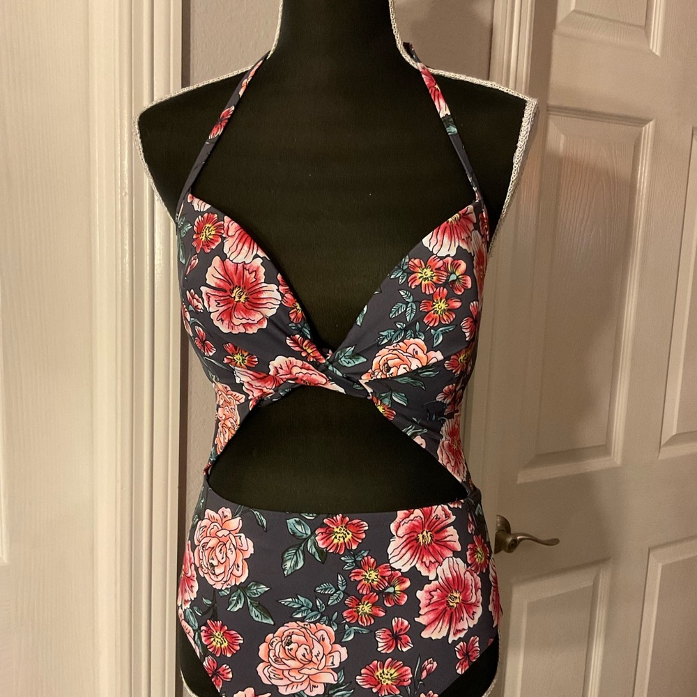Shade & shore monokini floral swim suit 34DD